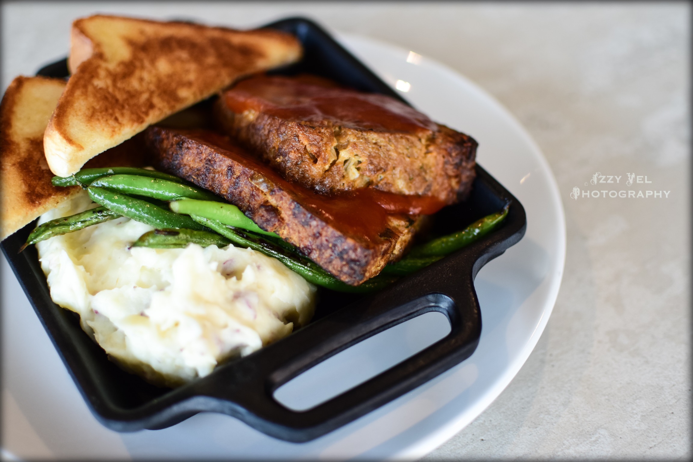 Embassy Suites - The 1887 Social House 