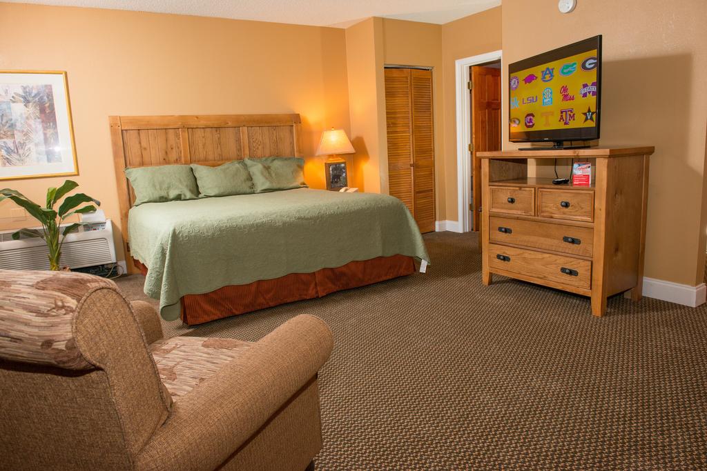 Gatlinburg, TN Vacation for Family of 4