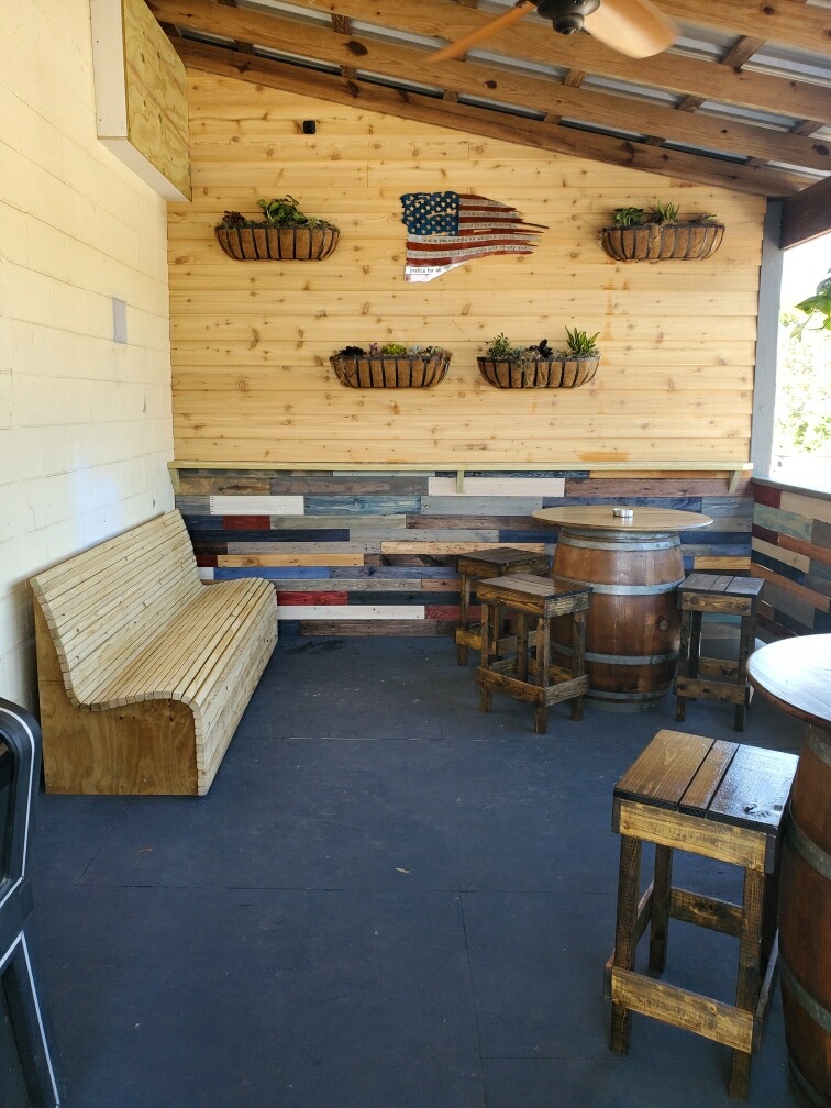 The Pallet Bar & Grill