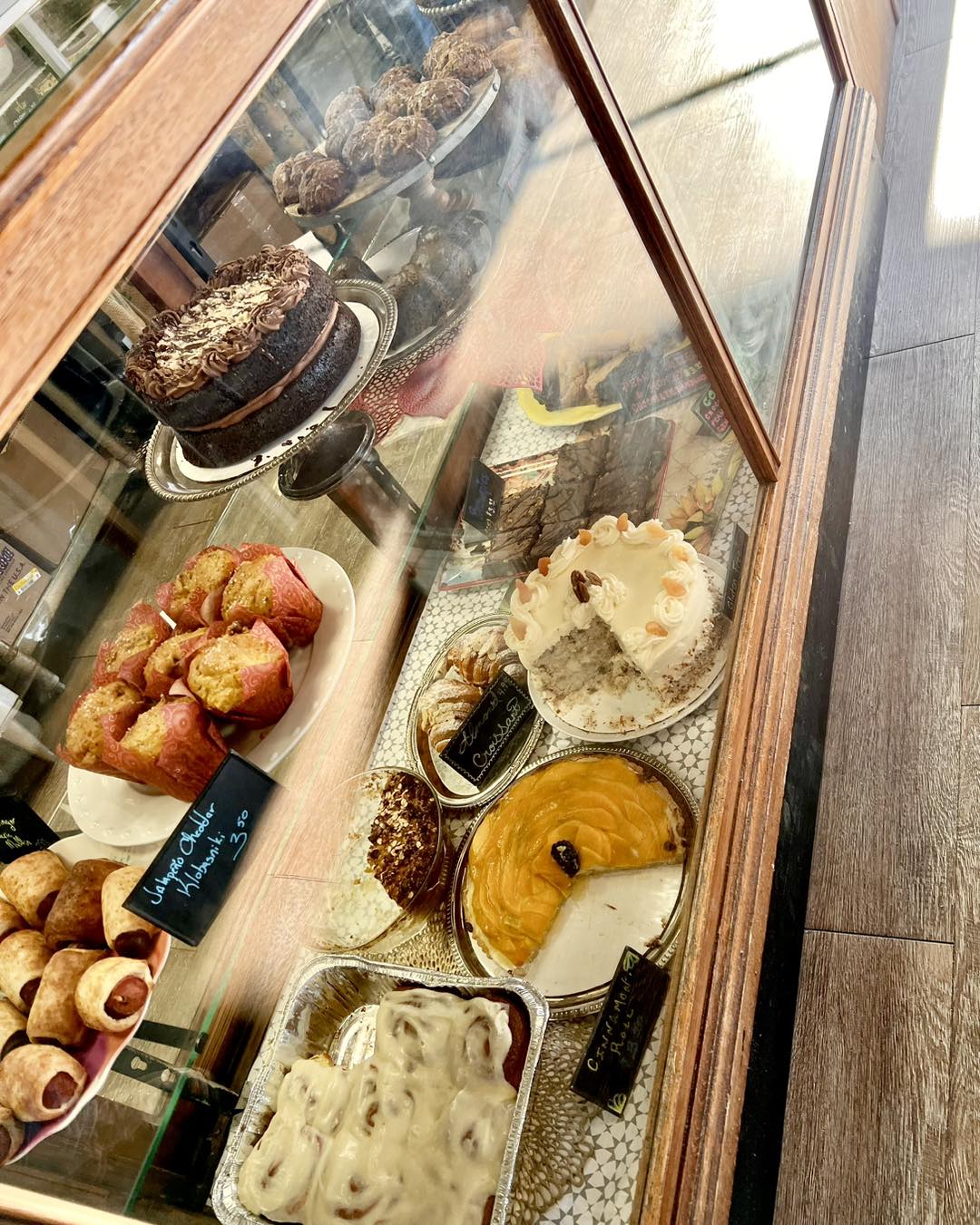 Girasol Cafe & Bakery