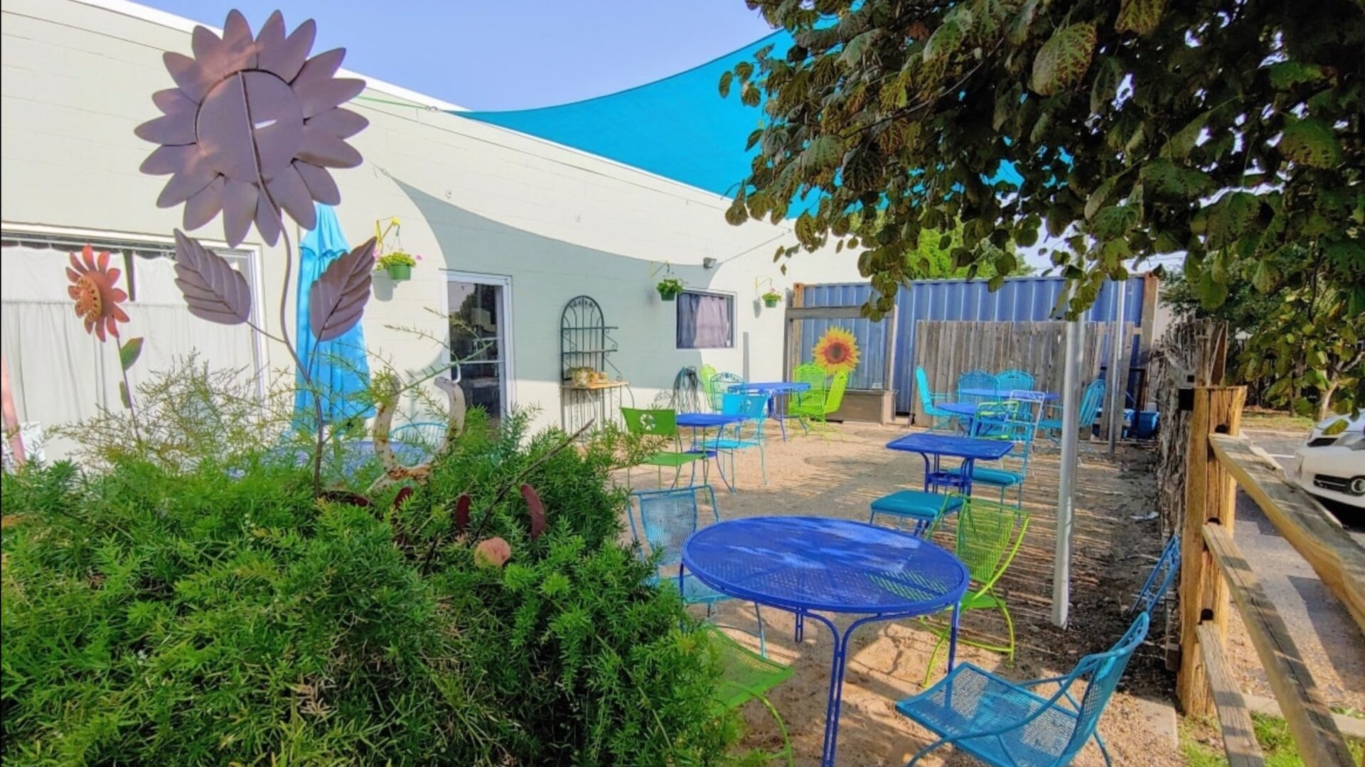 Girasol Cafe & Bakery