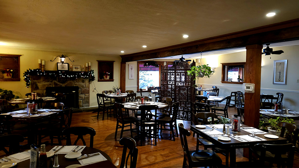 The Carriage House Restaurant & Pub