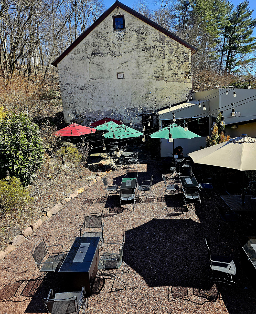 The Carriage House Restaurant & Pub