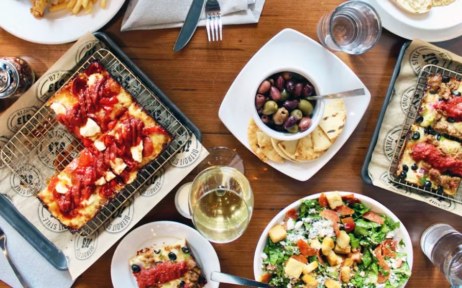 Backlot Pizza + Kitchen