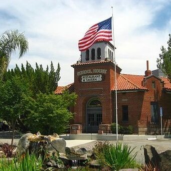 School House Restaurant & Tavern