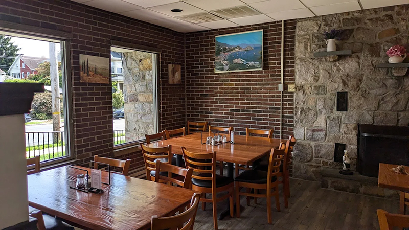 Martellucci's Pizzeria 